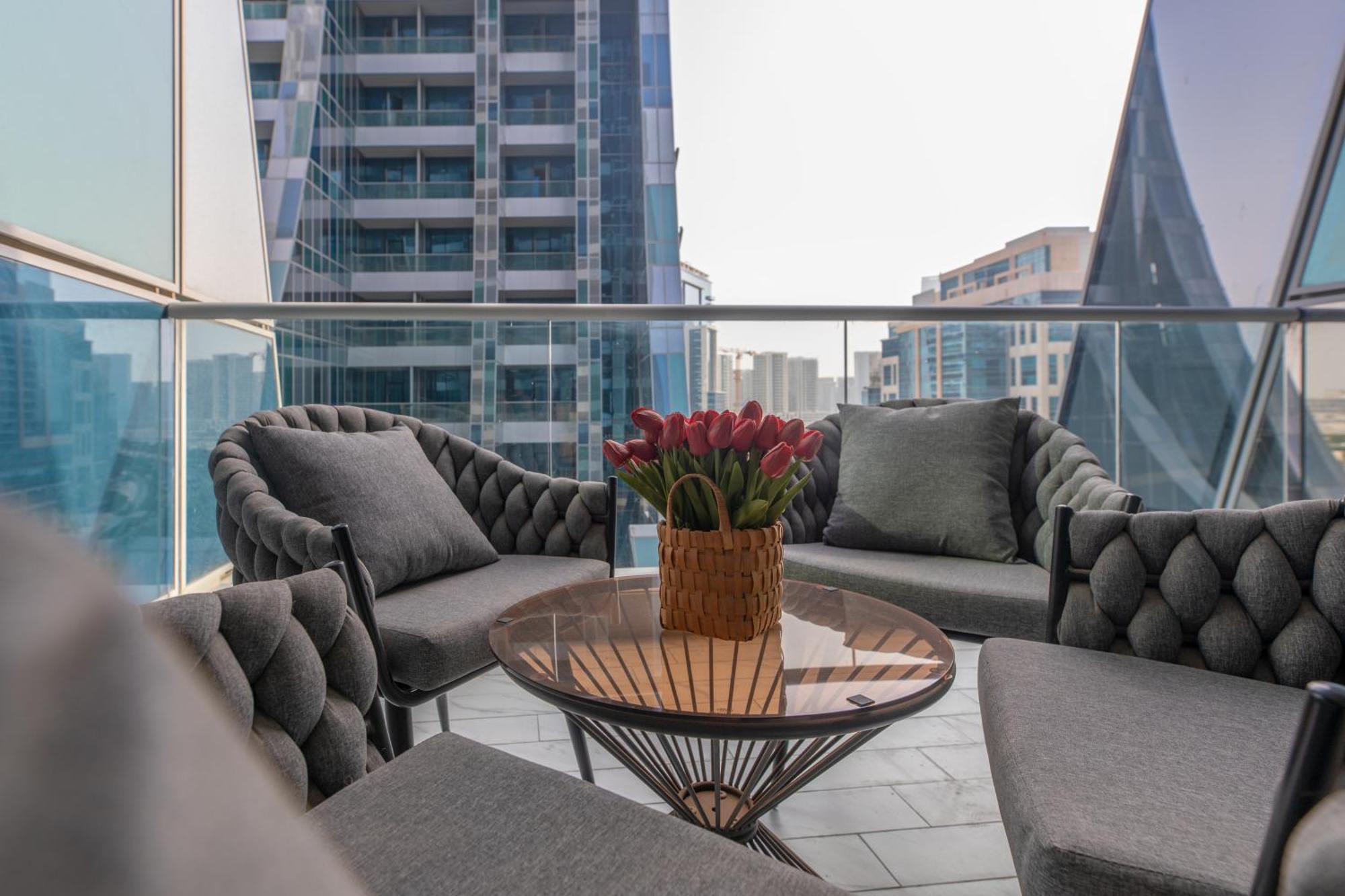 Simply Comfort In J One Tower Apartment *